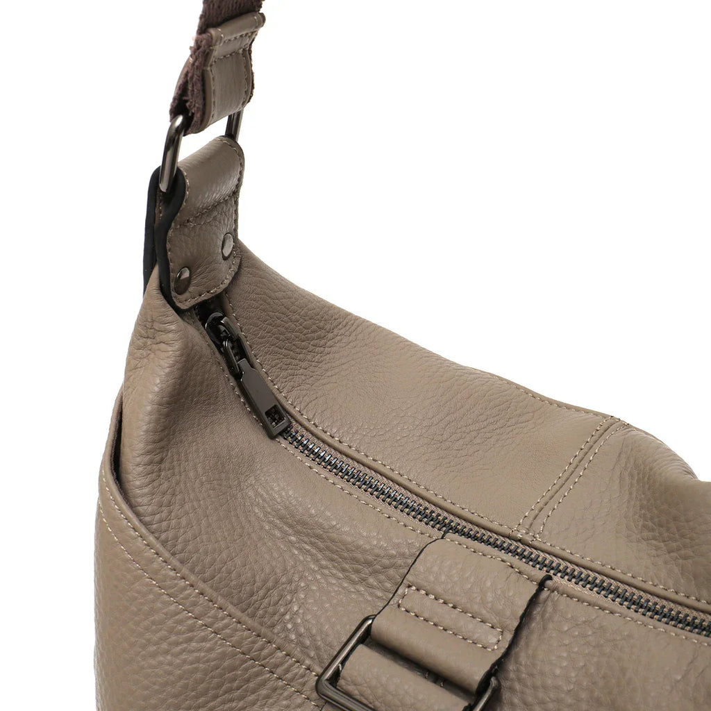 Sac besace femme grand format, finition grainée, 32 x 23 cm