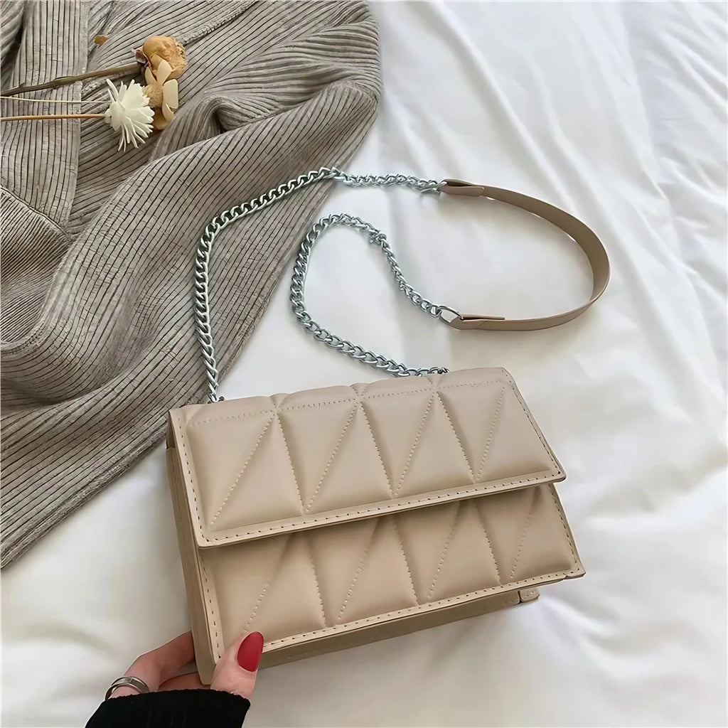 Sac bandoulière femme à chaîne argentée, forme carrée rigide, beige