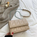 Sac bandoulière femme à chaîne argentée, forme carrée rigide, beige