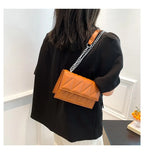 Sac bandoulière femme à chaîne argentée, forme carrée rigide