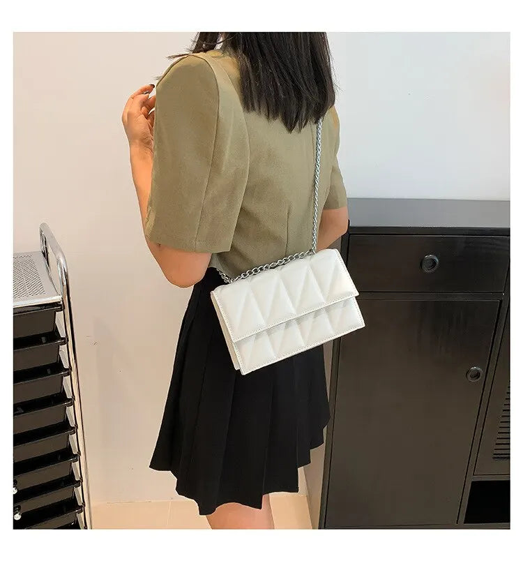 Sac bandoulière femme à chaîne argentée, forme carrée rigide