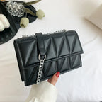 Sac bandoulière femme à chaîne argentée, forme carrée rigide