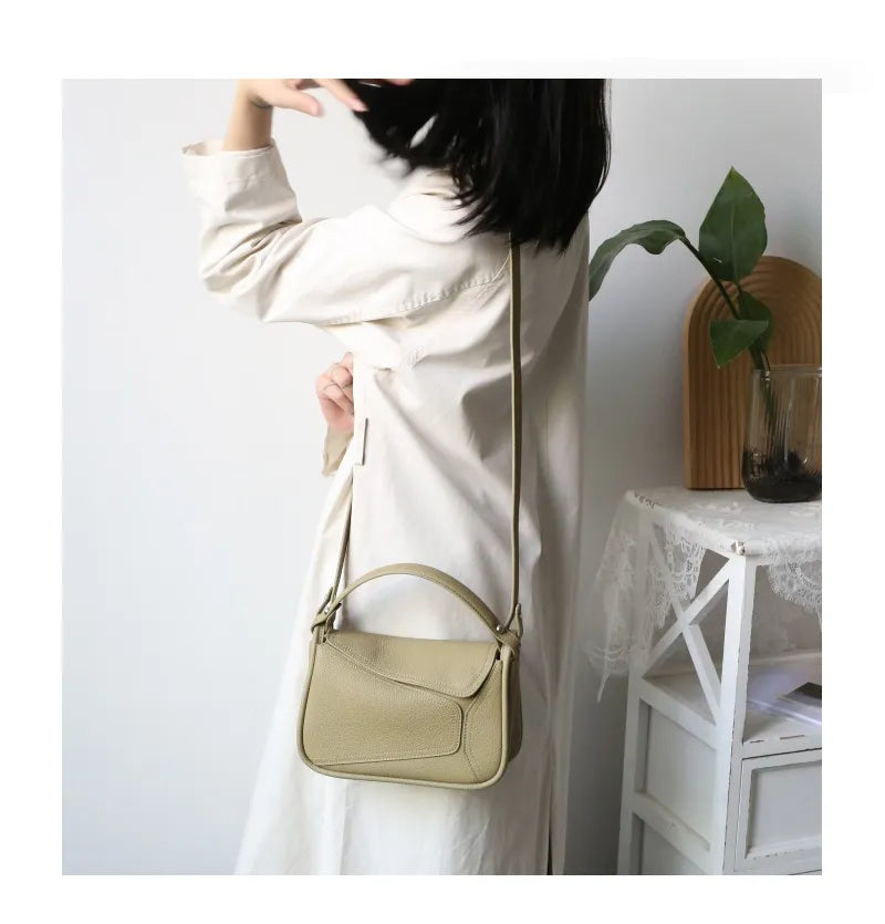 Petit sac bandoulière femme arrondi à rabat aimanté, cinq coloris