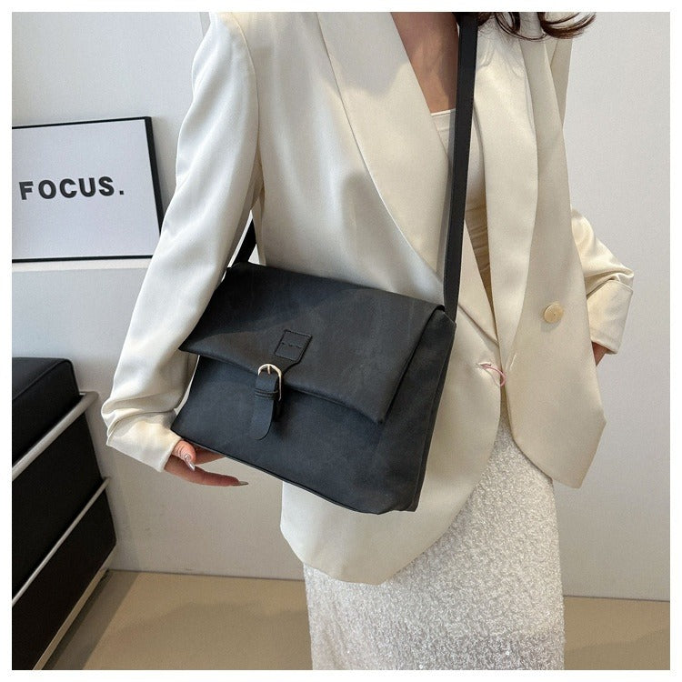 Sac bandoulière femme structuré en similicuir mat, quatre coloris