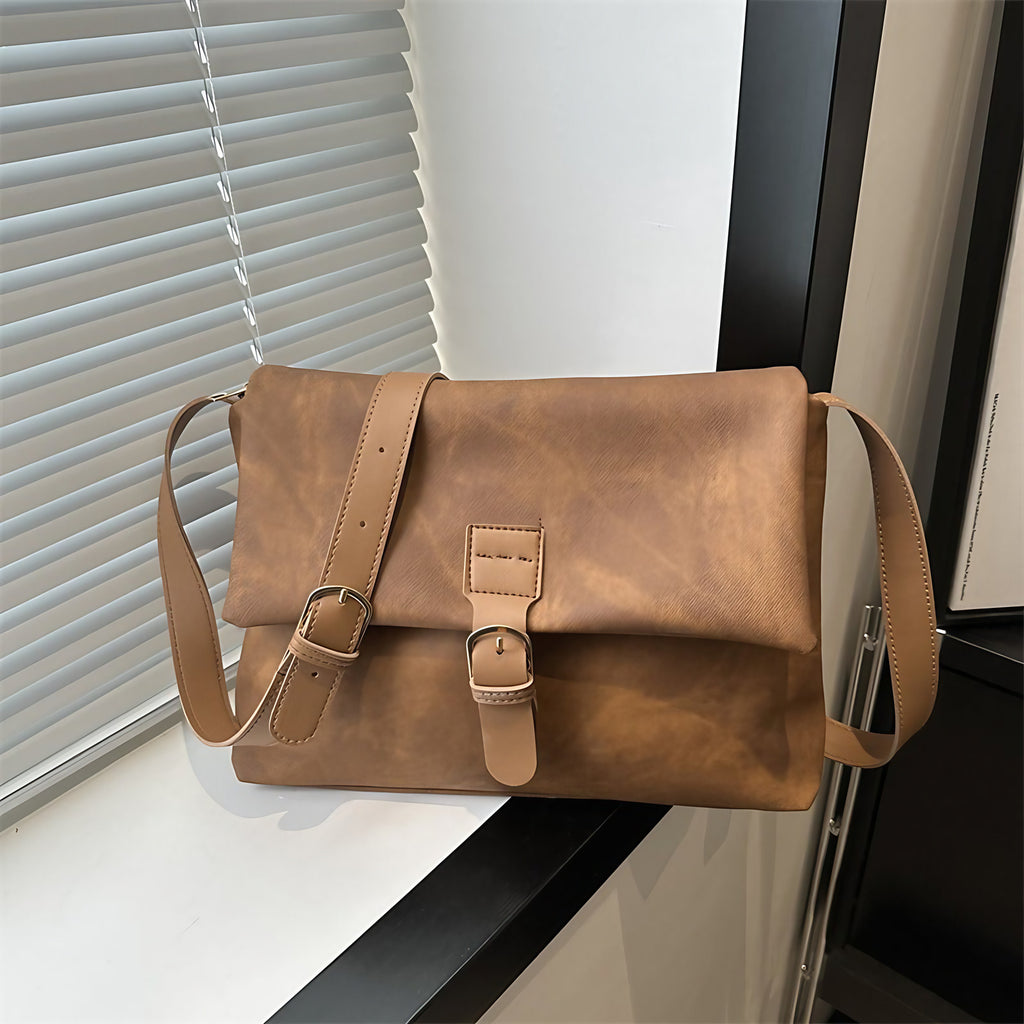 Sac bandoulière femme structuré en similicuir mat, quatre coloris, marron