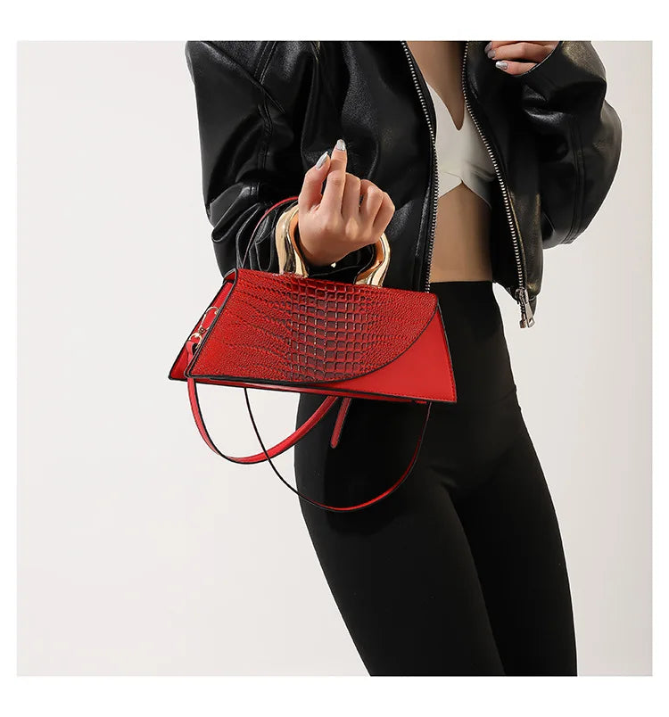 Sac bandoulière femme effet croco, forme allongée, six coloris