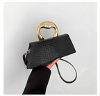 Sac bandoulière femme effet croco, forme allongée, six coloris