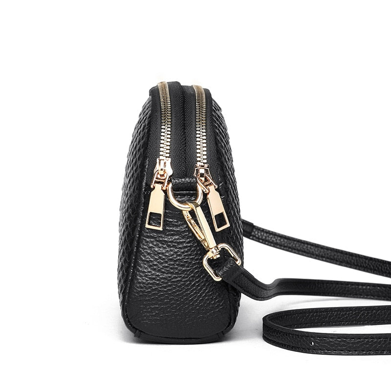 Sac bandoulière noir femme imprimé croco, détails dorés