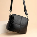 Petit sac bandoulière femme noir en similicuir, poches zippées