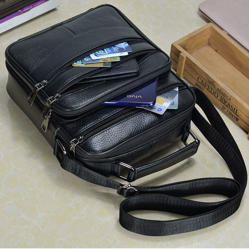 Sacoche bandoulière homme en cuir, avec ou sans détails métal