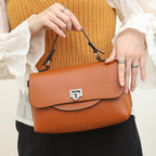 Sac bandoulière femme en cuir à bouton décoratif, huit coloris