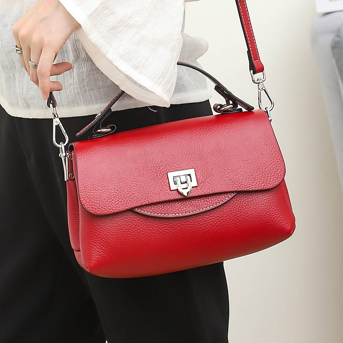 Sac bandoulière femme en cuir à bouton décoratif, huit coloris