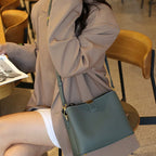 Sac bandoulière femme en cuir zippé, six coloris