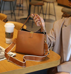 Sac bandoulière femme en cuir zippé, six coloris