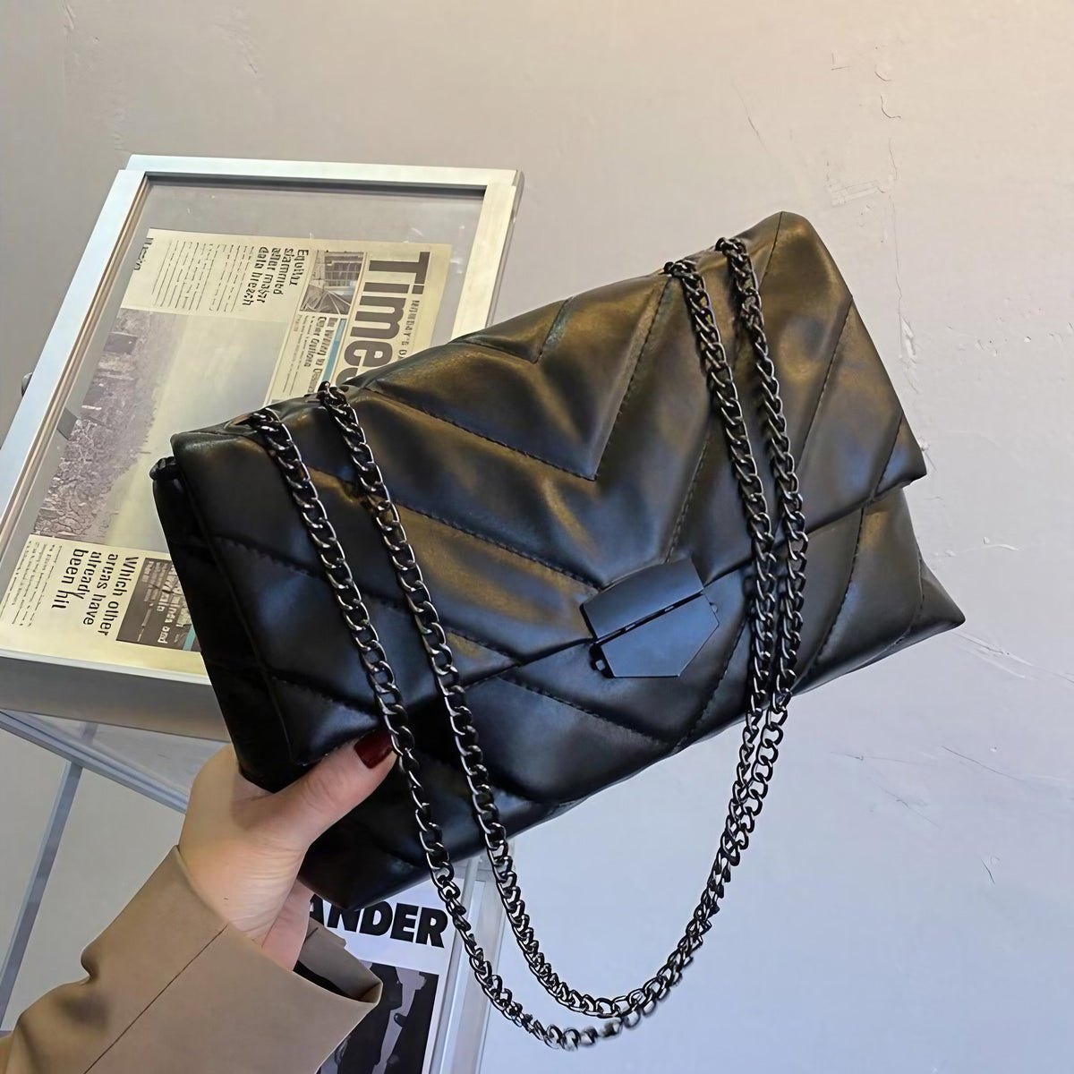 Sac bandoulière femme noir à rabat et double lanière, 25 x 17 cm, noir