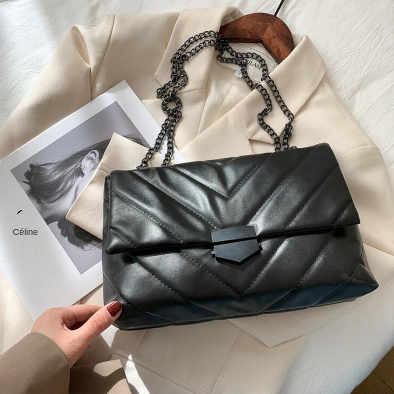 Sac bandoulière femme noir à rabat et double lanière, 25 x 17 cm