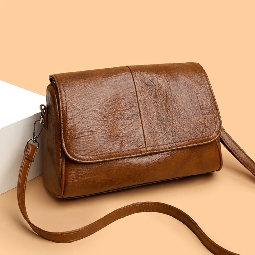 Petit sac bandoulière femme à rabat en similicuir, 15 x 23 cm, marron
