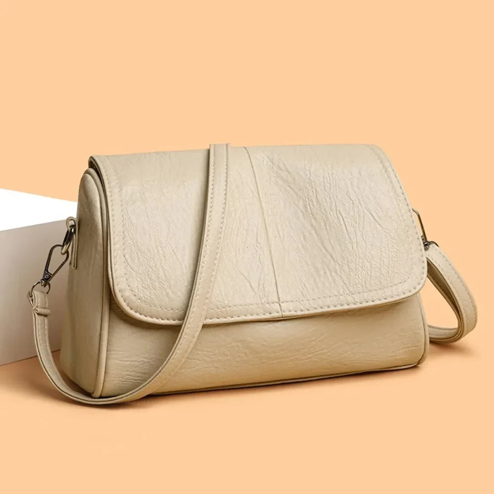 Petit sac bandoulière femme à rabat en similicuir, 15 x 23 cm, écru