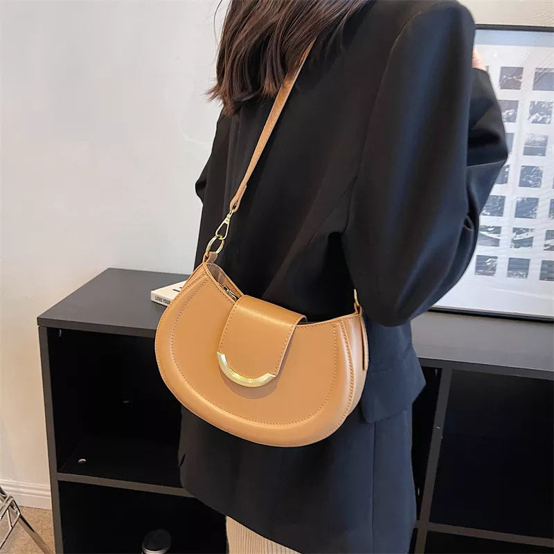 Sac bandoulière femme beige arrondi, anse épaisse, 22 x 12,5 cm