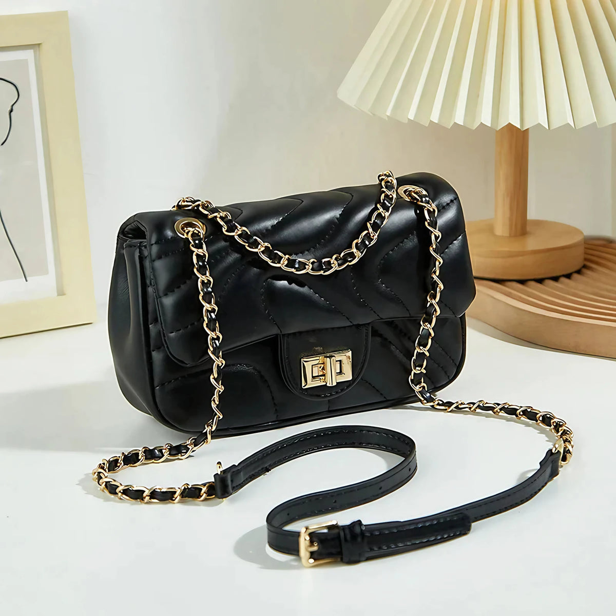 Petit sac matelassé femme à chaînette dorée, trois coloris