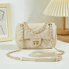 Petit sac matelassé femme à chaînette dorée, trois coloris, beige