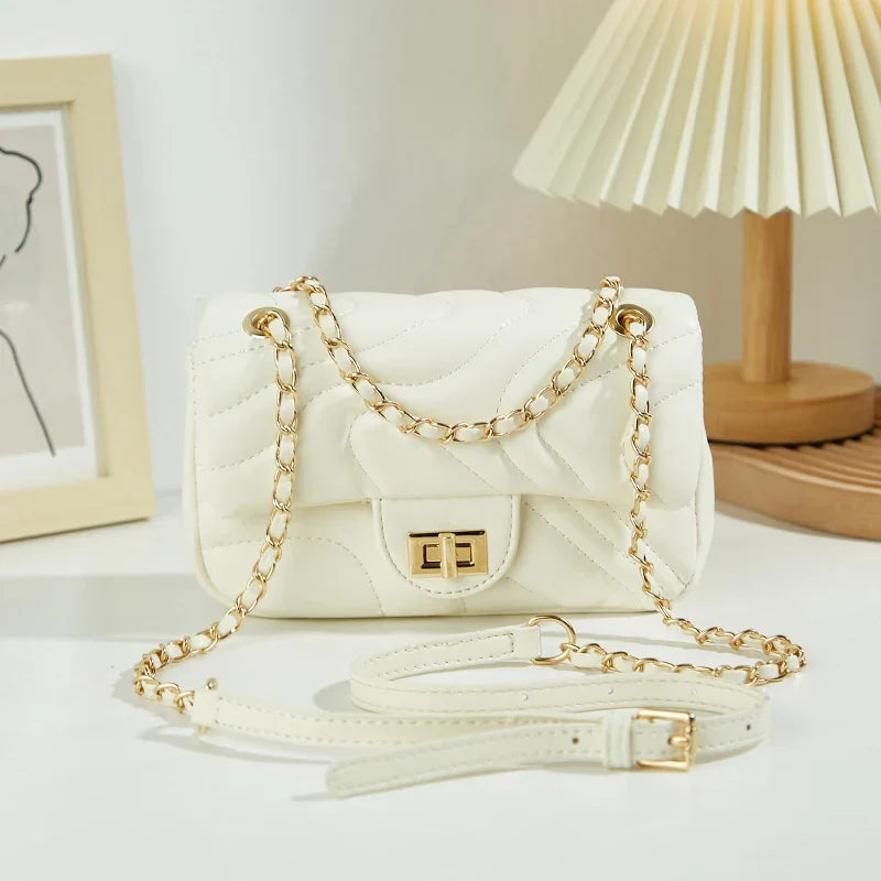 Petit sac matelassé femme à chaînette dorée, trois coloris, blanc