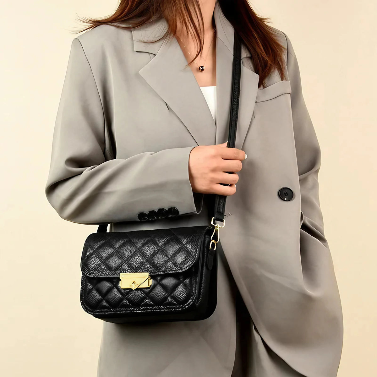 Petit sac bandoulière matelassé femme, noir ou crème