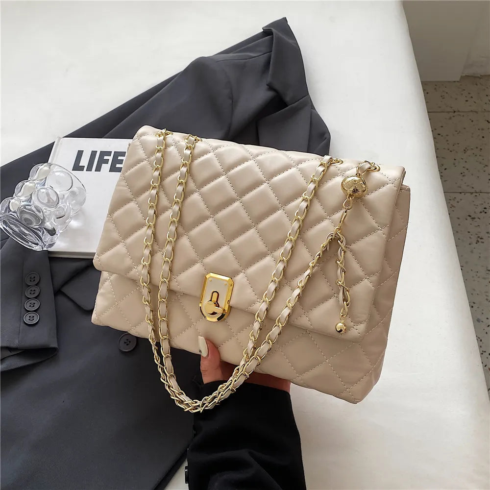 Sac matelassé femme à chaîne coulissante dorée, 27 x 18 cm, beige