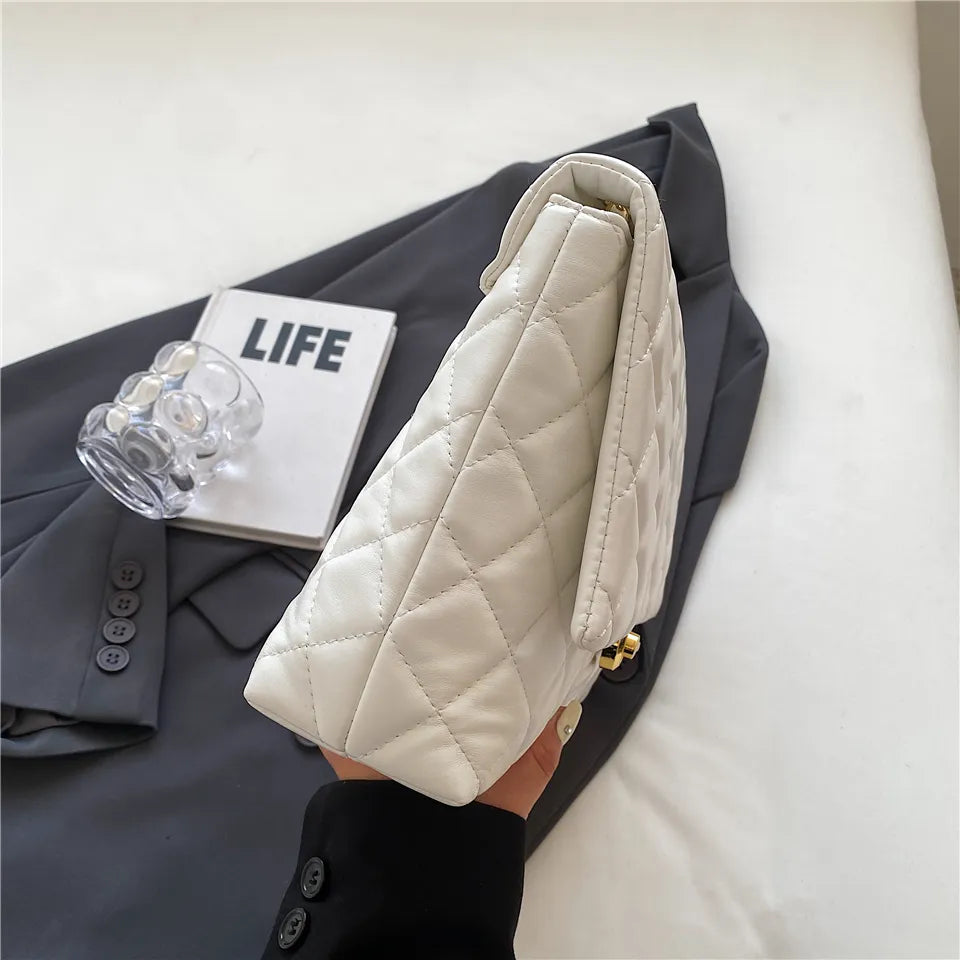 Sac matelassé femme à chaîne coulissante dorée, 27 x 18 cm