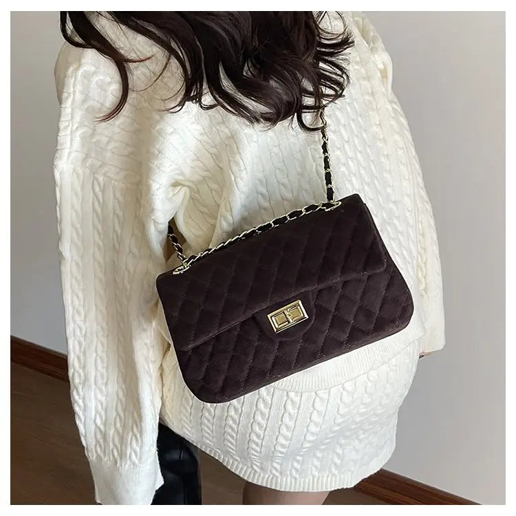 Sac bandoulière femme matelassé à chaîne, en suédine, six coloris