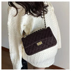 Sac bandoulière femme matelassé à chaîne, en suédine, six coloris