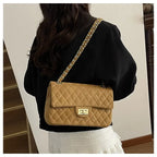 Sac bandoulière femme matelassé à chaîne, en suédine, six coloris