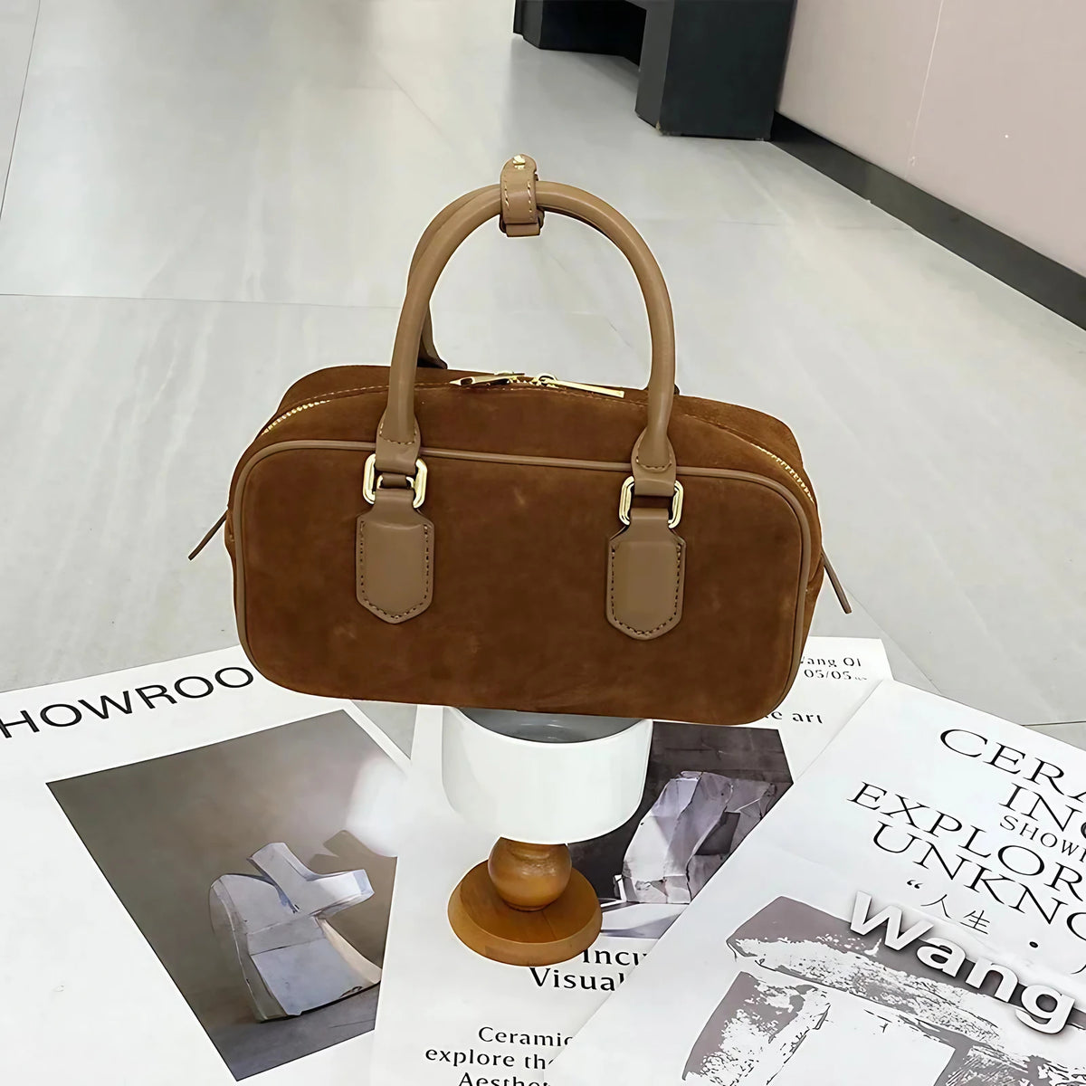 Mini sac bandoulière femme en daim, forme arrondie, trois coloris, camel