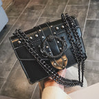 Petit sac bandoulière femme noir, chaîne à maillons et rabat