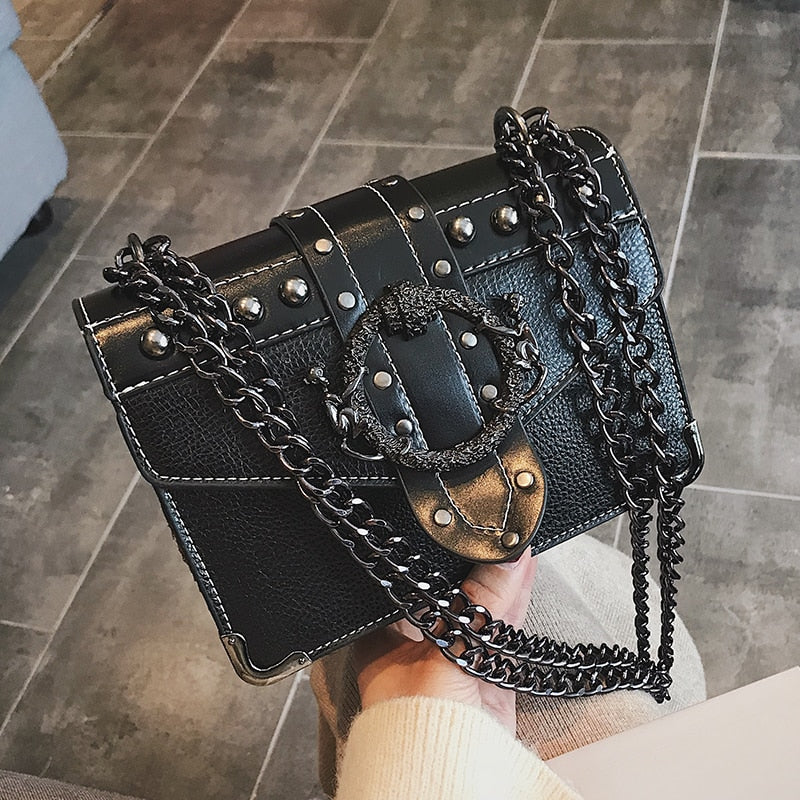Petit sac bandoulière femme noir, chaîne à maillons et rabat