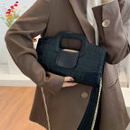 Sac enveloppe noir femme à chaîne fine dorée, 26 x 15 cm
