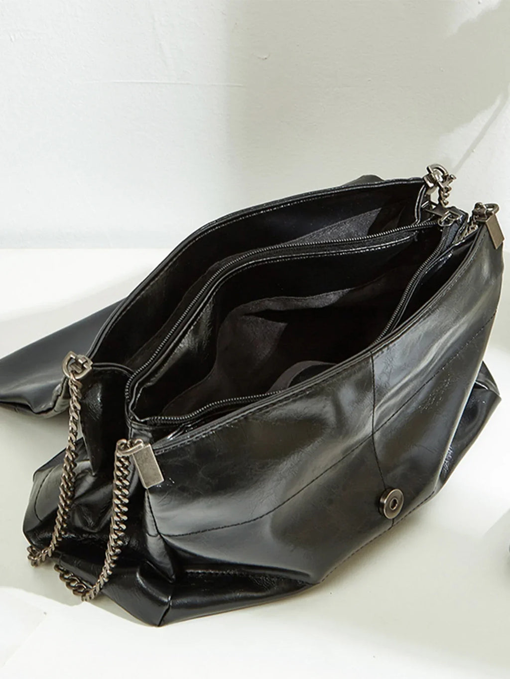 Sac épaule femme noir à chaîne métallique et rabat