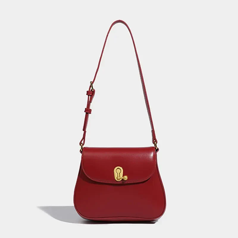Sac bandoulière rouge femme, finition mate, rabat à loquet doré