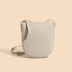 Sac bandoulière pour téléphone femme en cuir grainé, écru
