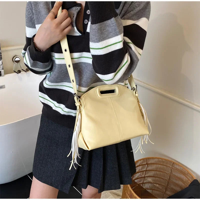 Sac bandoulière femme trapèze à franges, similicuir, quatre coloris