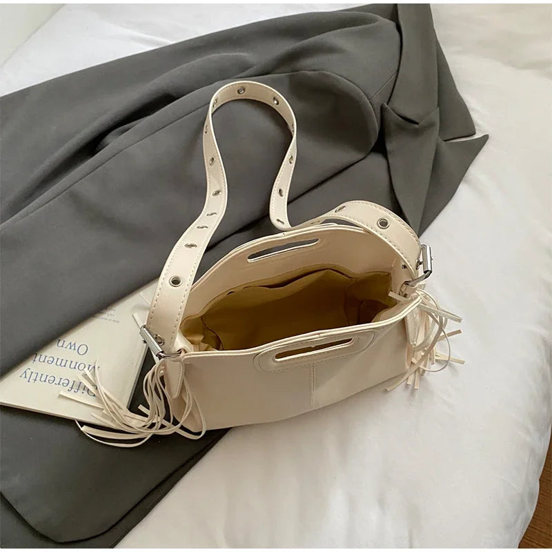 Sac bandoulière femme trapèze à franges, similicuir, quatre coloris