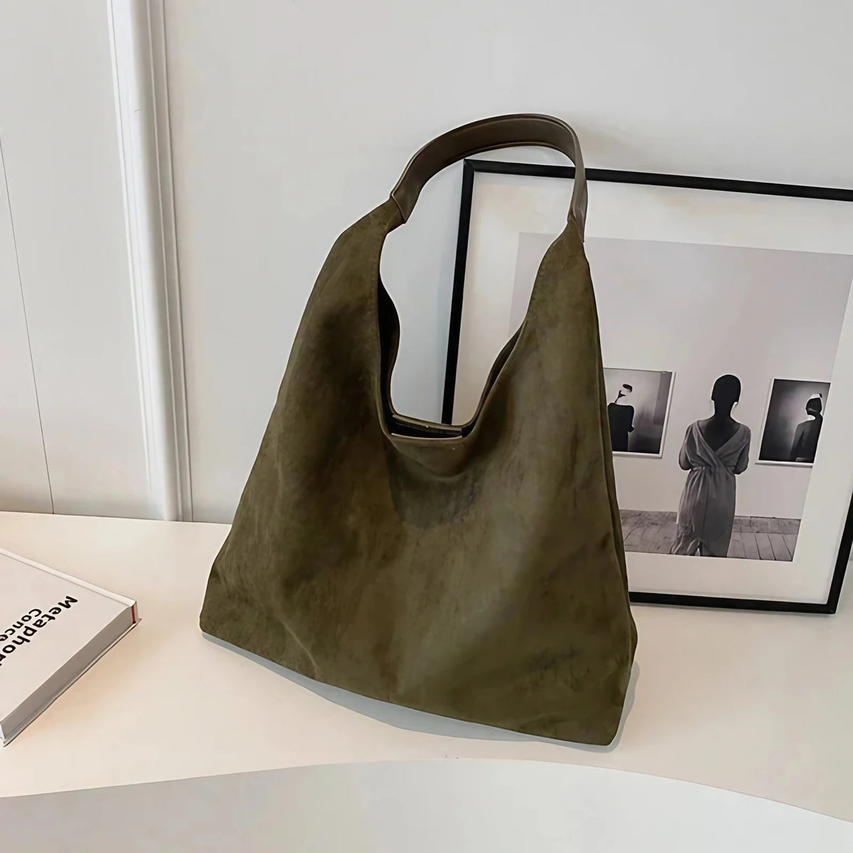 Sac besace femme en suédine, forme trapèze, cinq coloris, kaki
