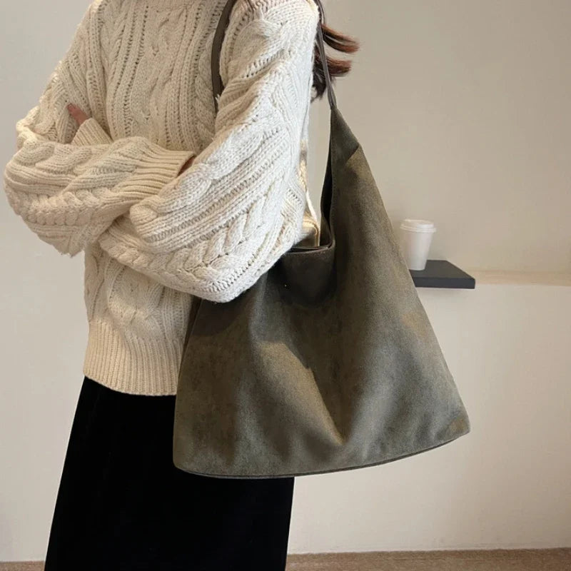 Sac besace femme en suédine, forme trapèze, cinq coloris