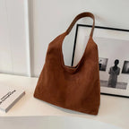 Sac besace femme en suédine, forme trapèze, cinq coloris, marron