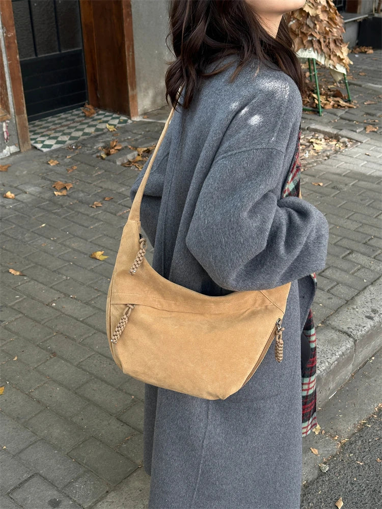Sac besace femme en faux daim, forme demi-lune