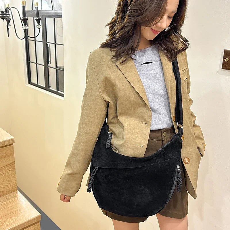 Sac besace femme en faux daim, forme demi-lune