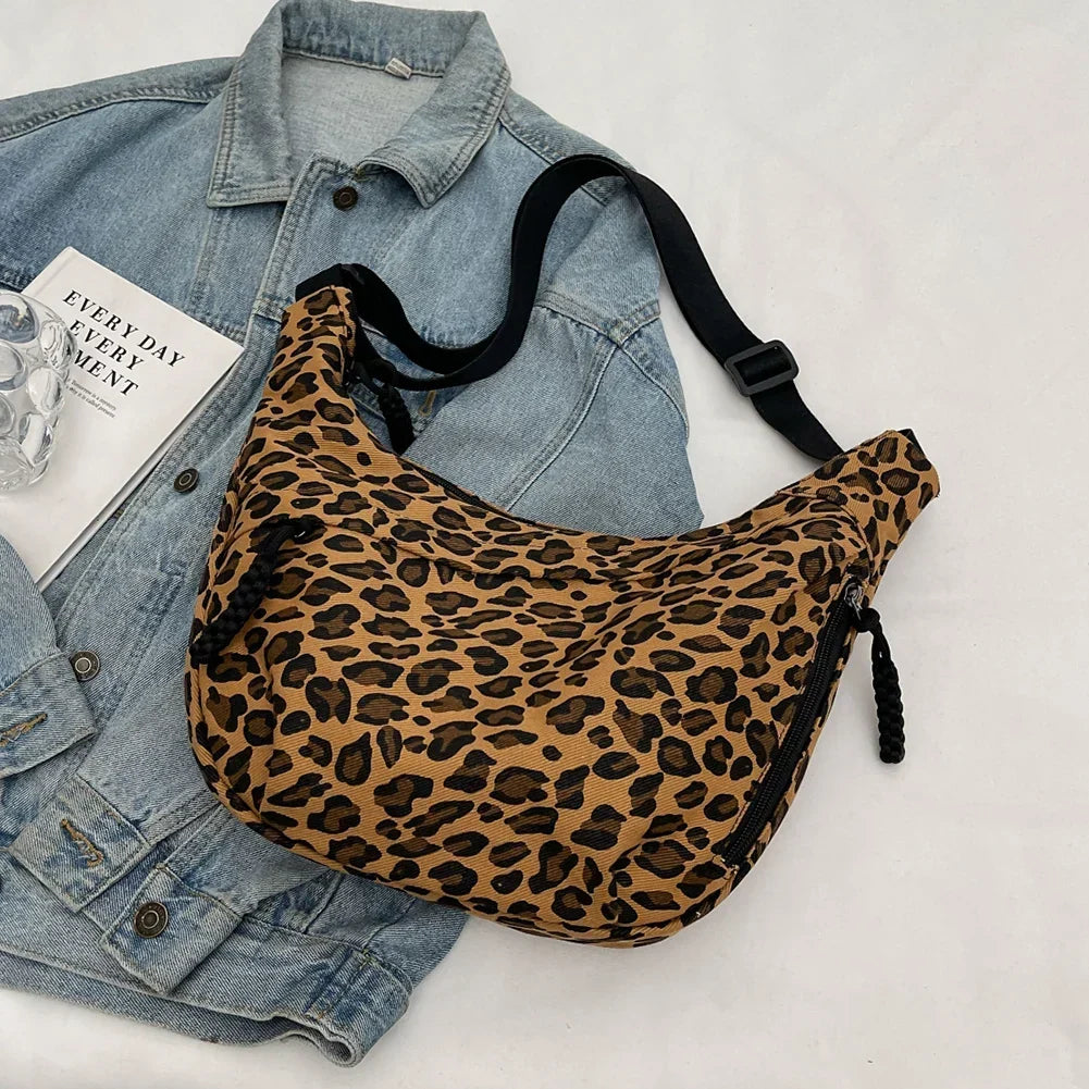 Sac besace femme imprimé léopard, forme demi-lune, en toile, marron