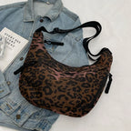 Sac besace femme imprimé léopard, forme demi-lune, en toile, café