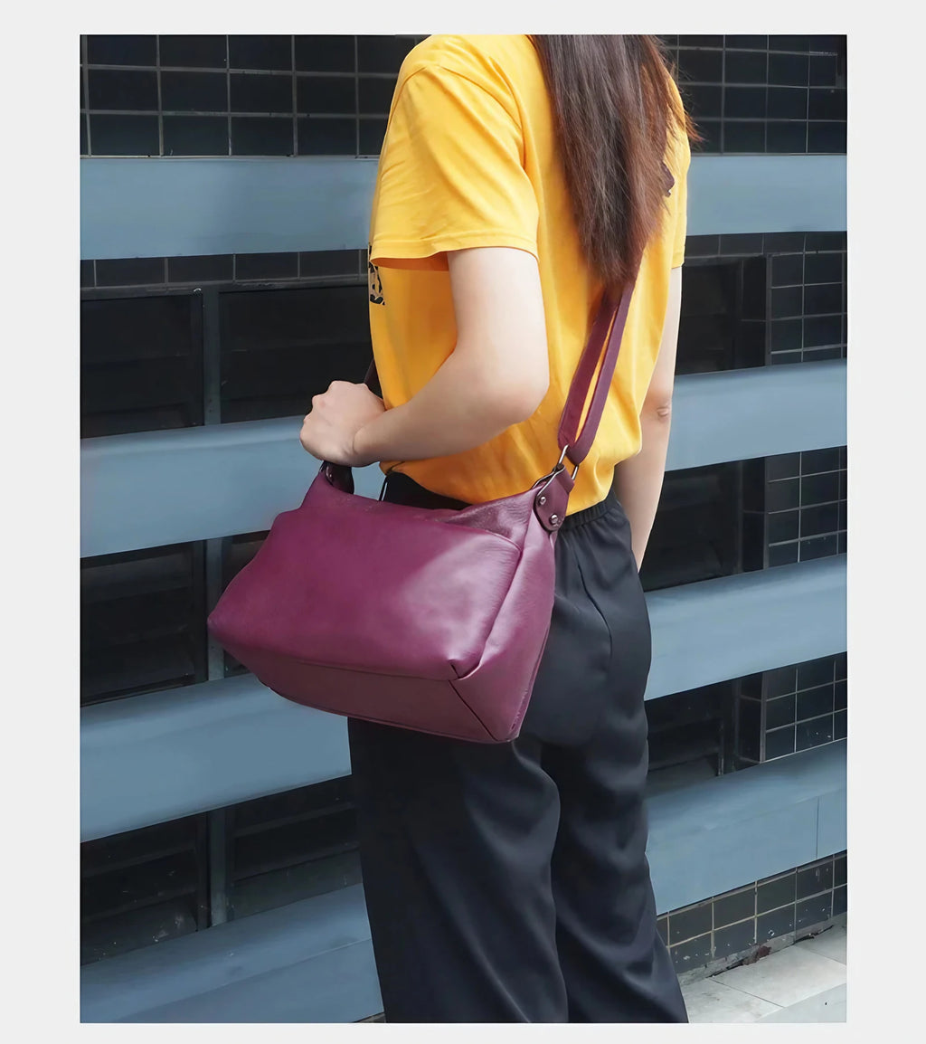 Sac besace femme à texture grainée, deux compartiments zippés