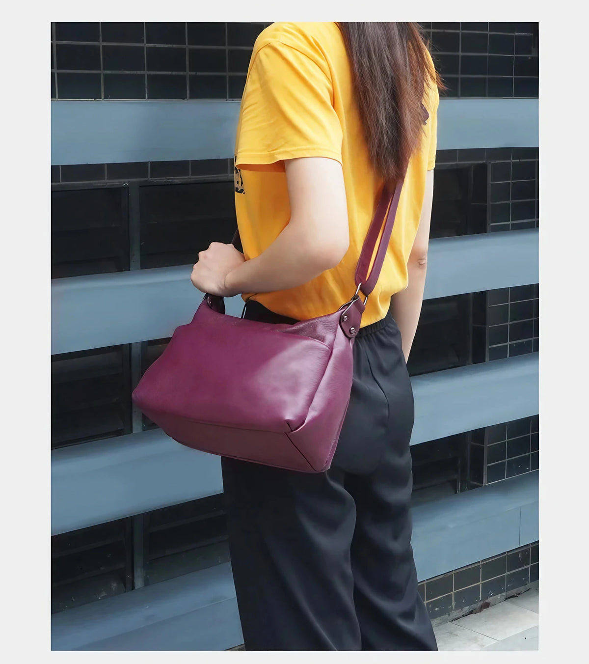 Sac besace femme à texture grainée, deux compartiments zippés